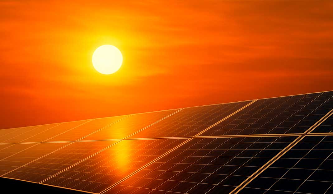 Paneles solares: tu aliado contra el calor.